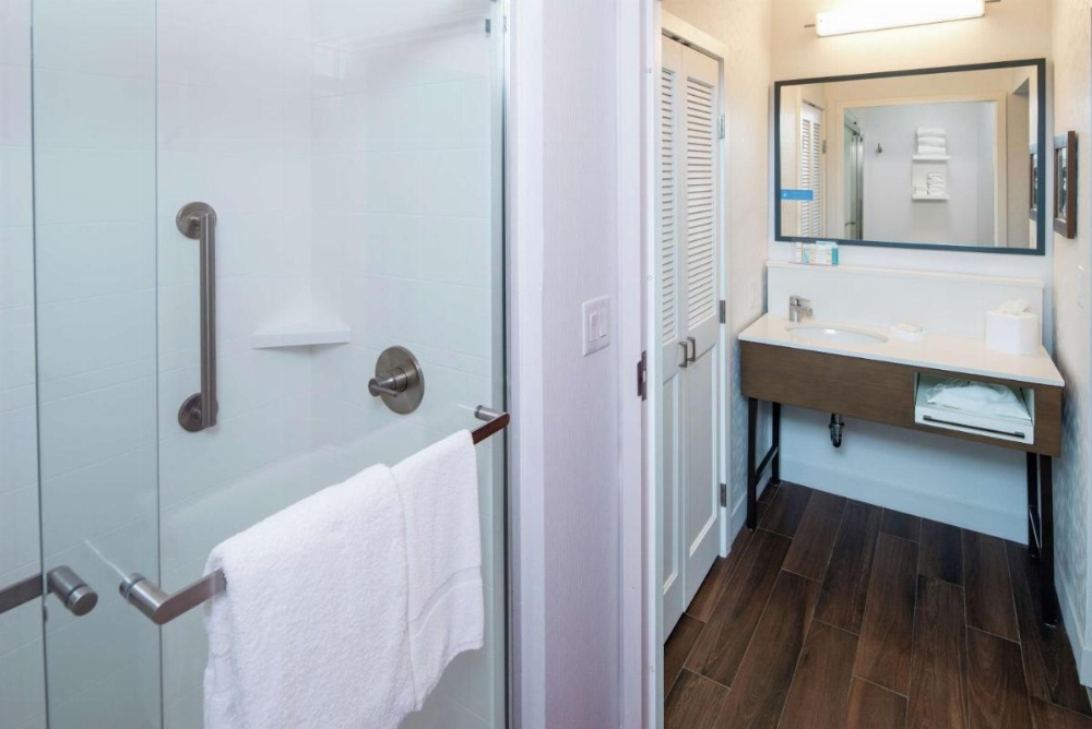 Room image 4