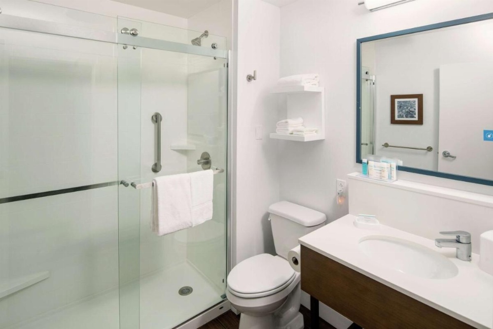 Room image 3